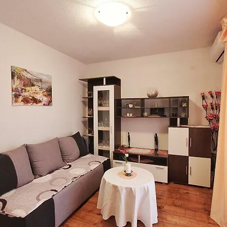 Apartment Filip Podstrana